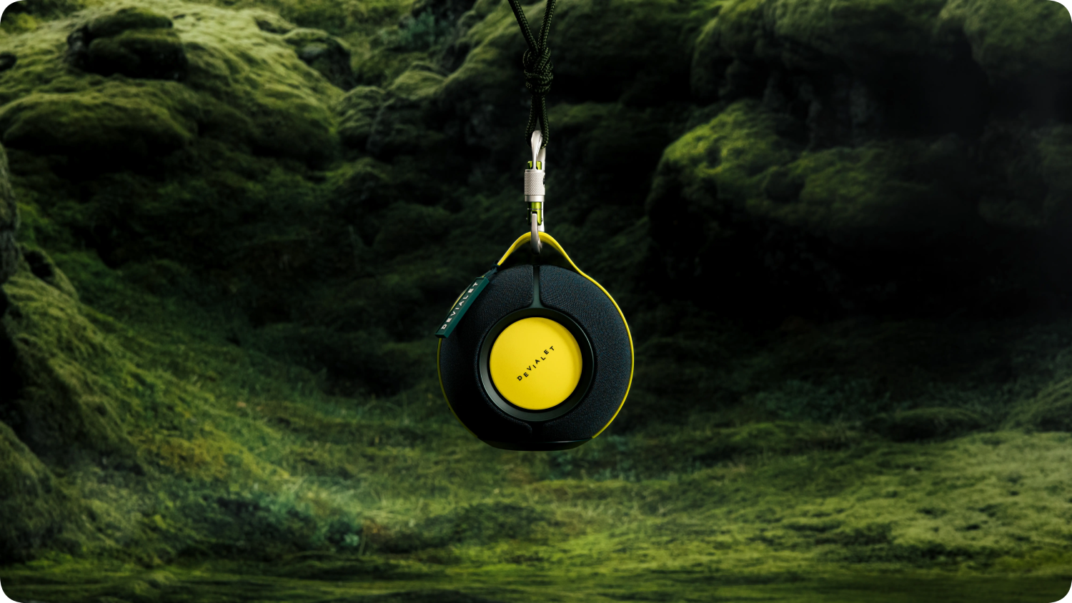 Devialet Mania Moss Green — премиальная портативная колонка с насыщенным звуком и стильным дизайном