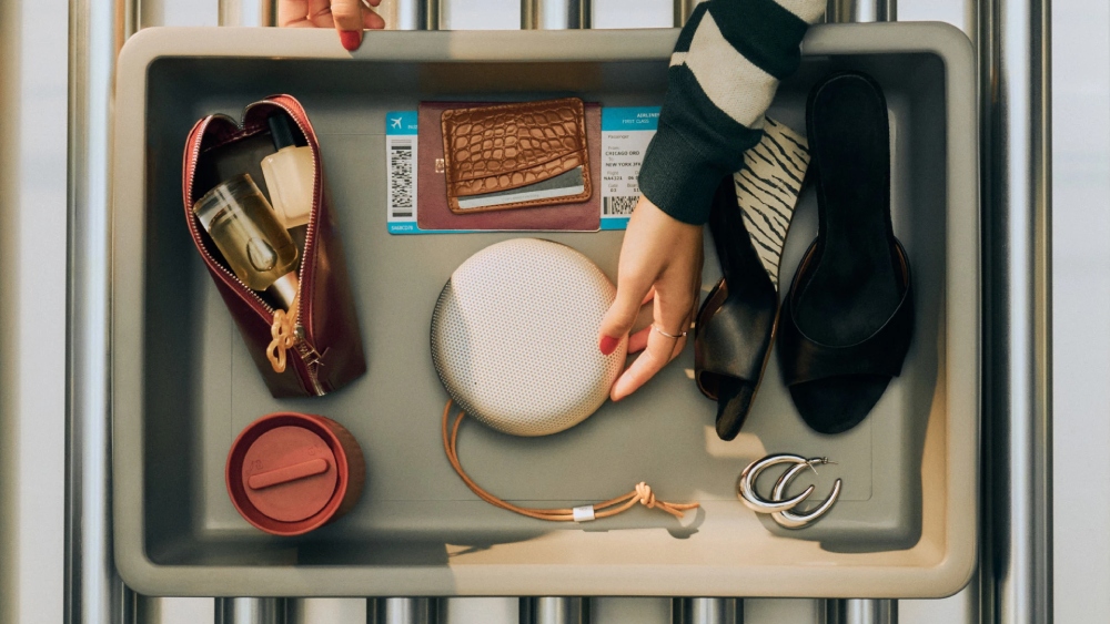 Bang & Olufsen Beosound A1 3rd Gen — портативная Bluetooth-колонка с 360° звуком, IP67, до 24 часов автономной работы и стереопарой