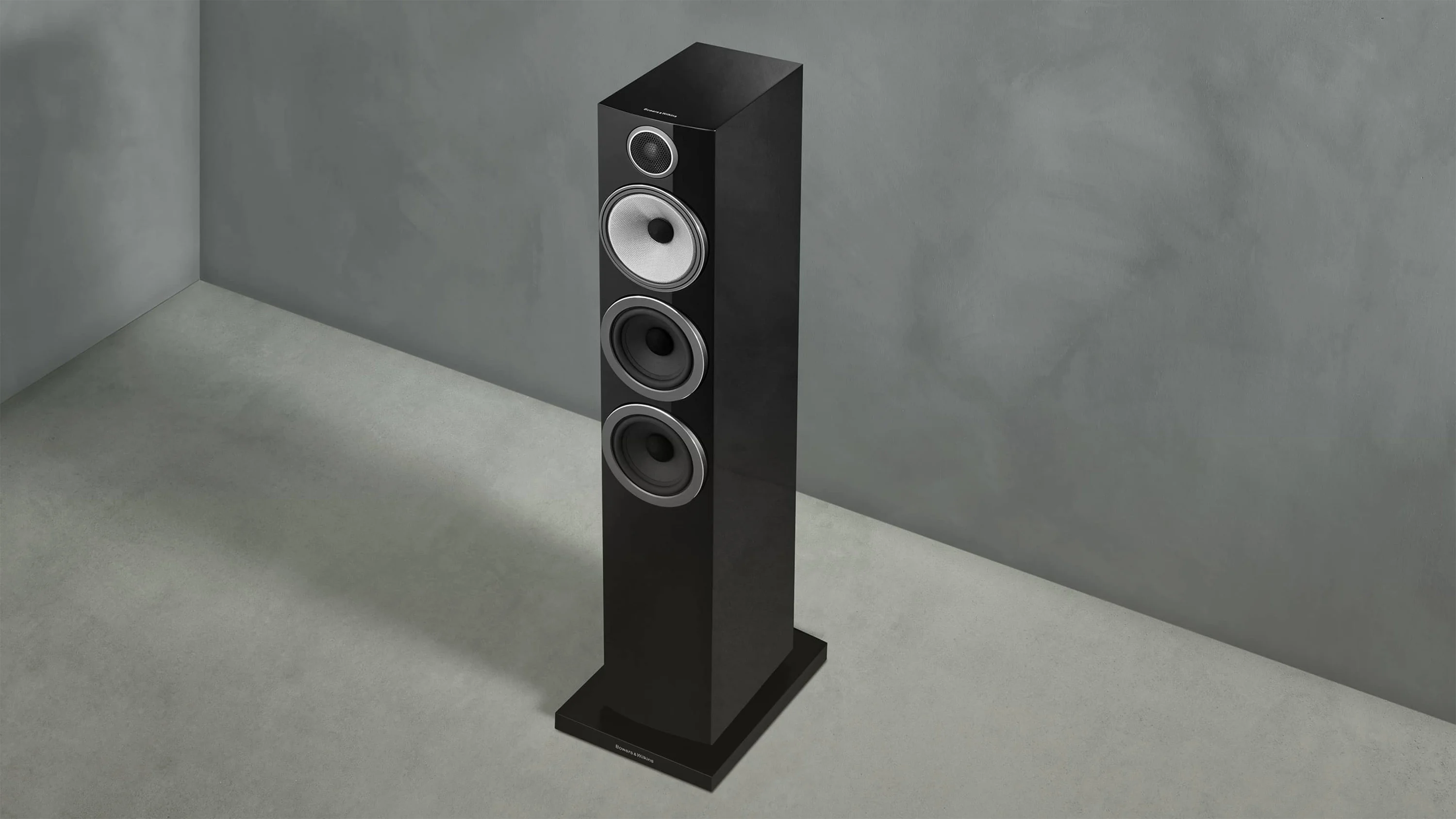 Bowers & Wilkins 704 S3