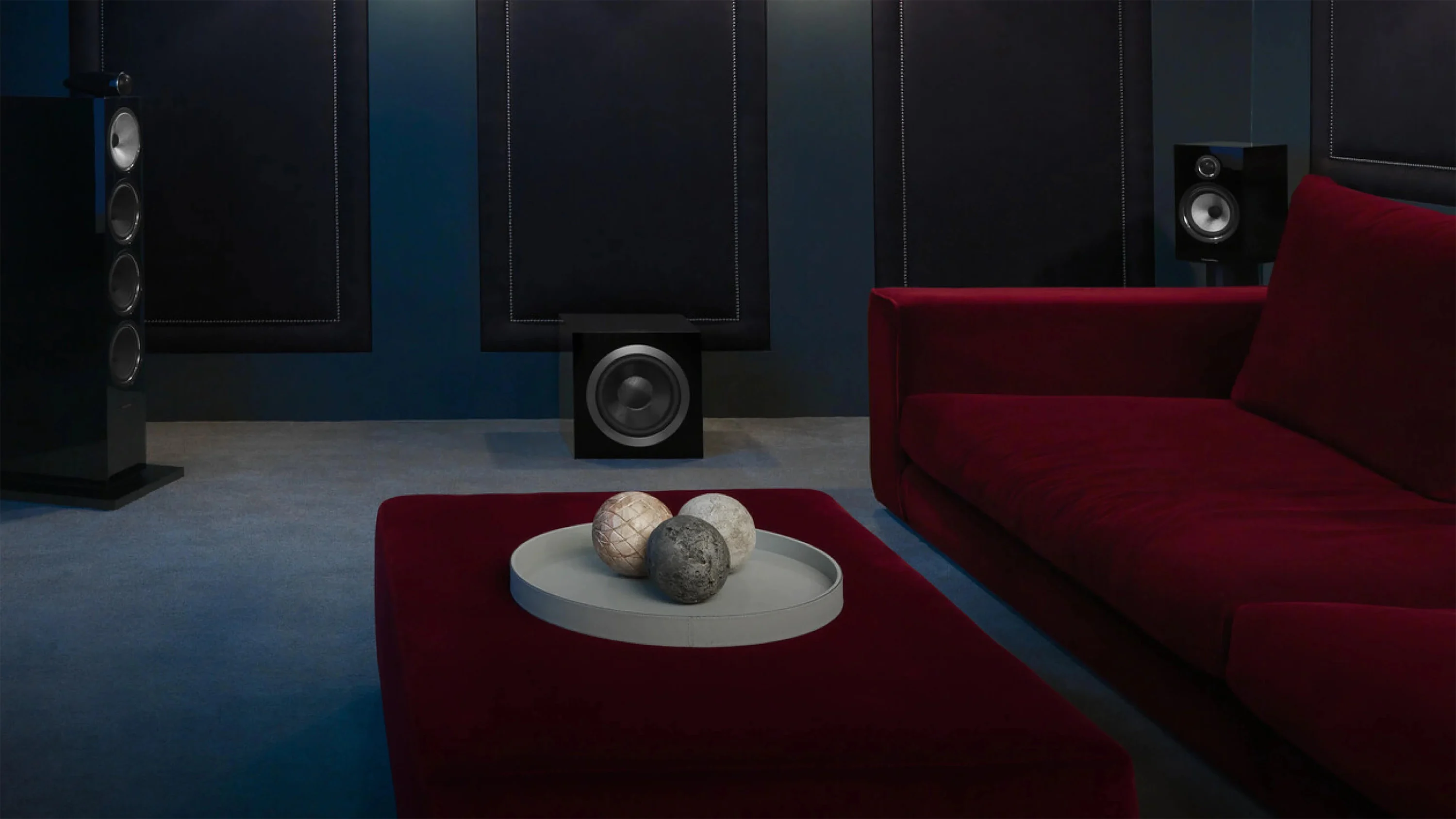 Сабвуфер Bowers & Wilkins DB4S с 10-дюймовым динамиком Aerofoil и усилителем 1000 Вт